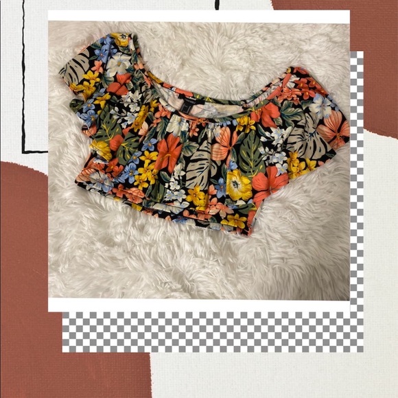 Tops - Forever 21, crop top, Size Small, New with Tags, flower print